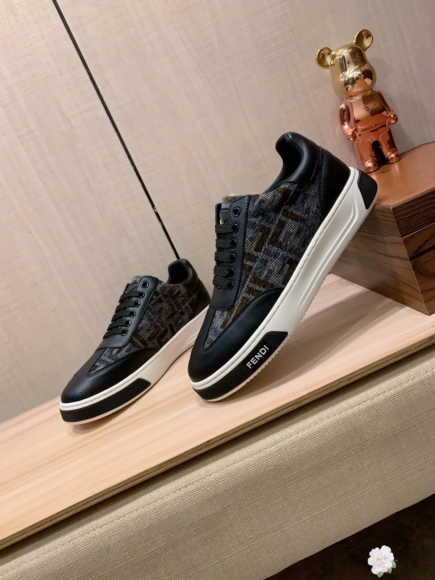 Men's men's shoes 💰420💰💰🎩🎩[Lightning][Lightning] "FENDI*" The latest and most popular casual shoes, top brand [Seduce] luxury ~ purchasing agent, top quality ~. [Strong] The upper is made of imported breathable cowhide with material ➕ breathable sheepskin feet (•) and fine workmanship. The original stylish and stylish soft rubber wear-resistant and non-slip outsole is light and comfortable on the feet. The real thing looks better when photographed in person. 0099: code: 38-44, 4️⃣ colors selected